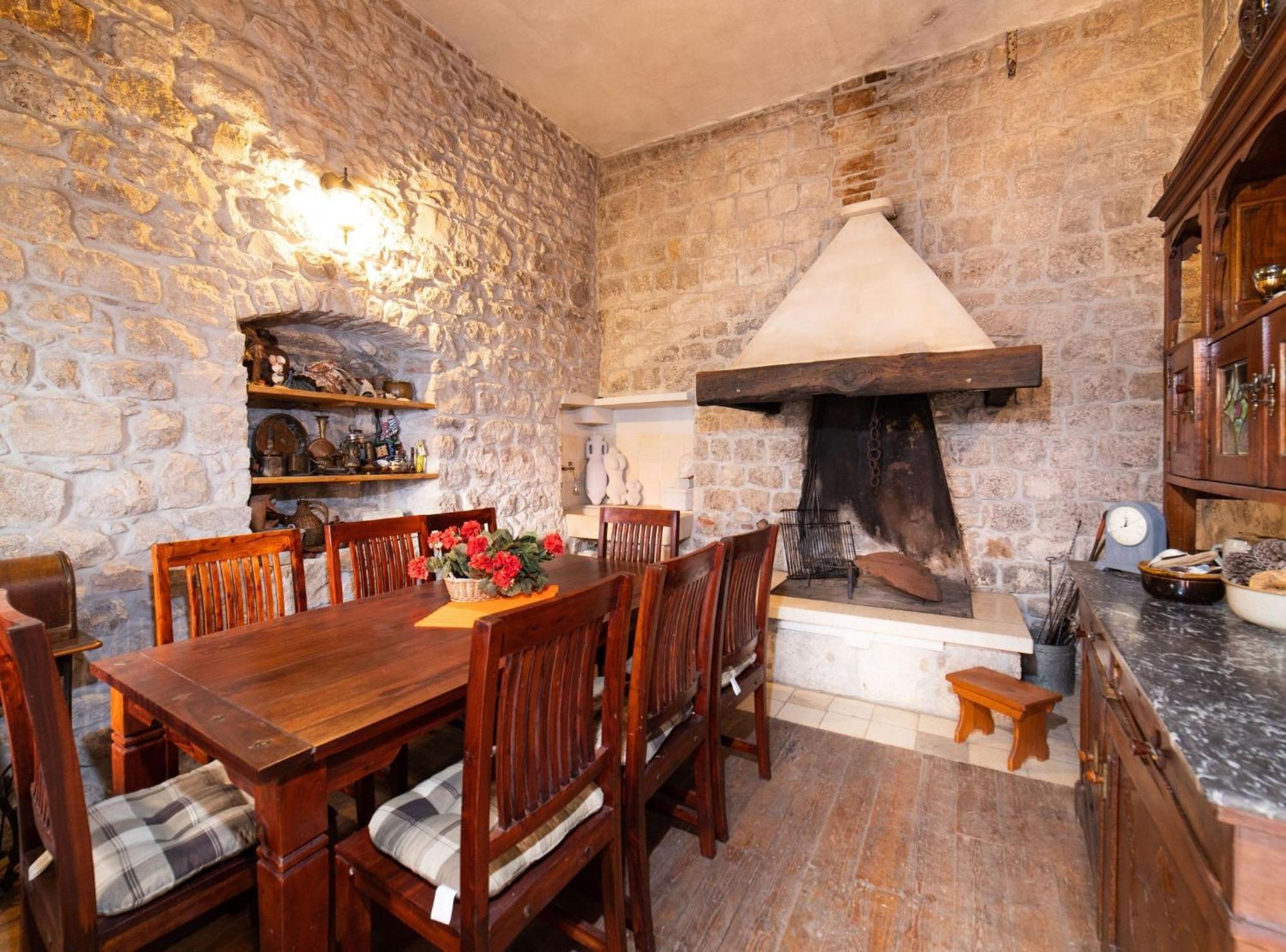 Seafront Villa With Furnished Sun Terrace, Close To The Beach Kastela Exterior photo